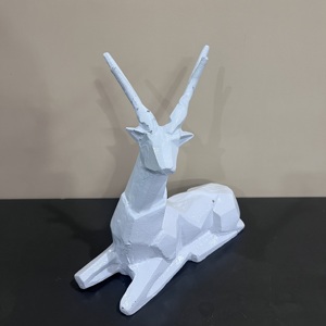 Escultura de sobremesa TD570 de diseño artesanal, reno sentado, decoración navideña para el hogar, acabado en aluminio blanco - Product Image 3