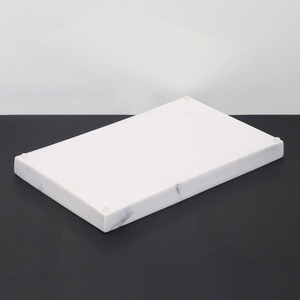 Plateau en marbre fait main, décoratif, minimaliste et moderne, pour organiser les produits de soin, les bijoux et la décoration intérieure - Product Image 1
