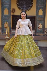 Falda Lehenga Estampada de Diseñador para Mujer con Top Peplum Bordado, Ropa Étnica Tradicional, Ropa de Fiesta, Atuendo Indio Fusionado - Product Image 2