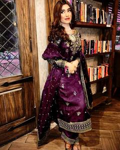 Ensemble Kurti Palazzo en Organza Brodé avec Dupatta – Tenue de Soirée Designer pour Femme avec Broderies Zari et Sequins - Product Image 5