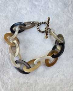 Bracelet unique en corne de buffle fait main, bijoux de mode pour femmes, écologique, élégant et confortable à porter - Product Image 6