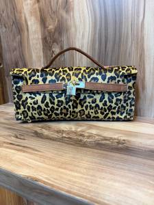 Sac à main élégant pour femme RABADA en cuir véritable, type pochette seau, avec fermeture à loquet, design à bandoulière unique, capacité 1-1,9 L, écologique - Product Image 4