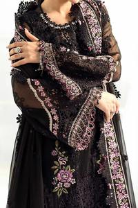 Vestido Anarkali pakistaní premium con perfil lateral azul hielo brillante, largo y maxi, con tul fluido y cristales densos. - Product Image 2