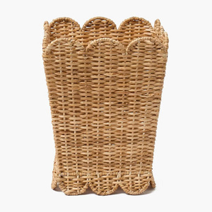 Cesto de basura de mimbre festoneado Grandmillennial con lazo decorativo, cesta de mimbre artesanal para baños de lujo - Product Image 3