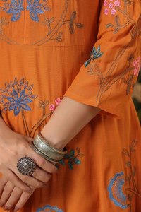 Ensemble Anarkali brodé orange pour femme avec dupatta, coupe régulière, tenue de soirée ethnique, en viscose pure Chanderi, longueur genou - Product Image 4