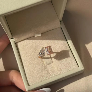 Bague de fiançailles et de mariage de luxe Toi et Moi en diamant de laboratoire rose taille poire radiant, or 14 carats, bijoux fins sur mesure - Product Image 2