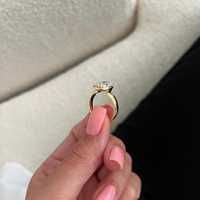 Bague sertie de moissanite taille poire en or jaune 14 carats |   Bague de fiançailles solitaire en forme de larme |   Bijoux fins modernes pour femmes