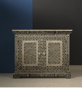 Buffet en bois massif avec incrustations en os, fait main, écologique, console de rangement à deux portes, style antique industriel, meuble de salon - Product Image 1