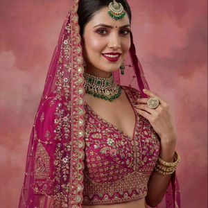 Lehenga Choli de Seda Gadhwal Rosa con Bordado Intenso y Dupatta de Tela, Traje de Lujo para Bodas y Fiestas Indias, Diseño para Mujer - Product Image 1