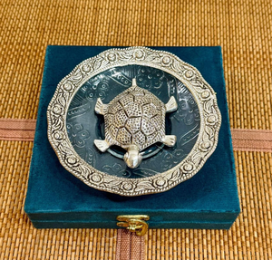 Nueva Figura de Tortuga Plateada sobre Bandeja Circular de Metal, Pieza Decorativa Coleccionable para Año Nuevo y Acción de Gracias - Product Image 4