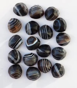 Cabochon d'agate noire naturelle à rayures, sélectionné pour la création de bijoux fins, motif distinctif, haute qualité, style classique intemporel - Product Image 1
