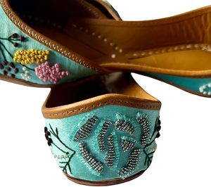 Girls Khussa Embroidered Print Handmade Wedding Flat Light Weight Mixed Colors Custom Designs Punjabi Jutti Winter Khussa Shoes - Product Image 2