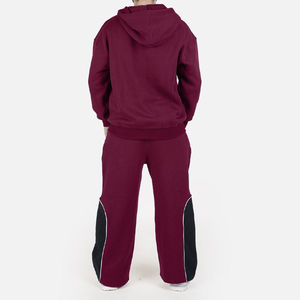 Ensemble de survêtement pour homme, coupe oversize et ample, en molleton technique, avec sweat à capuche à empiècements color block et pantalon jogger à jambe large, style streetwear et sport. - Product Image 5