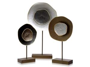 Elegantes objetos decorativos de metal, esculturas ideales para decoración de estantes, decoración de mesas y detalles interiores. - Product Image 2