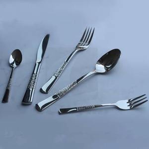 Ensemble de couverts en acier inoxydable antique, un cadeau attentionné et luxueux pour les mariages, les fêtes de déménagement et les festivals. - Product Image 4