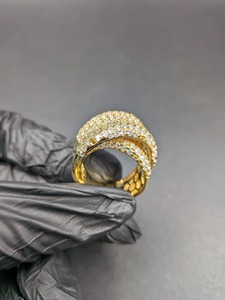 Anillo de Diamantes de Corte Redondo, Plata 925, Acabado en Oro Amarillo de 14K, Banda Ancha, Estilo Pavé, Anillo de Diamantes de Lujo con Moissanita - Product Image 4