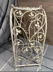 Porte-bouteilles à vin vintage en fer forgé, support autoportant en métal, design floral, blanc cassé, porte-bouteilles à vin antique en métal - Product Image 6