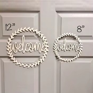Encantadora Letrero de Bienvenida Blanco con Escritura Cursiva Dentro de un Marco de Corona de Hojas, Arte de Pared Moderno y Minimalista para Decoración del Hogar - Product Image 3