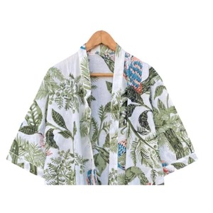 Bata tipo kimono de algodón con estampado tropical – Caftán largo con estampado de hojas botánicas y lazo en la cintura - Product Image 2