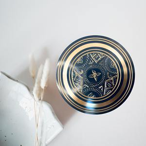 Urna de Alta Calidad con Efecto Mármol Grabada a Mano para Cenizas de Adultos, Estilo Americano, Blanca, Capacidad de 200 Pulgadas Cúbicas, Conmemorativa - Product Image 4