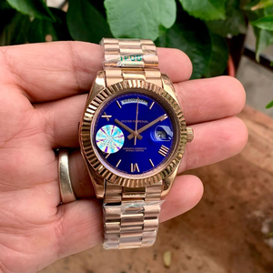 นาฬิกาข้อมือจักรกลเคลือบทองคำสีกุหลาบคุณภาพสูงสำหรับทุกเพศ หน้าปัดสีน้ำเงิน ขอบหน้าปัดแบบฟลูต ตัวล็อคแบบซ่อนทำจากสแตนเลส รุ่นลิมิเต็ดอิดิชั่น - Product Image 2