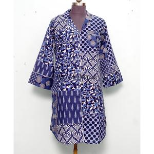 เสื้อเชิ้ตยาวทรงกิโมโนพิมพ์ลายดอกไม้ ผ้าฝ้ายแท้ 100% สำหรับผู้หญิง ทรงเข้ารูป คอวี แขนสามส่วน ติดกระดุม ซักได้ ความยาวครึ่งน่อง เปิดด้านหน้า - Product Image 1