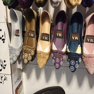 Zapatos Khussa Bordados a Mano para Mujer, Calzado Plano Tradicional de Seda, Estilo Indio-Pakistaní, Uso Casual para Todas las Temporadas - Product Image 3