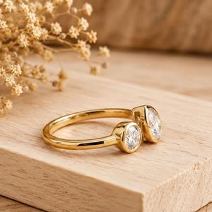 Bague de fiançailles classique en or massif 10K 14K 18K avec diamant de laboratoire taille poire et taille ronde de 2,20 carats, certifiée IGI, couleur E VVS - Product Image 3