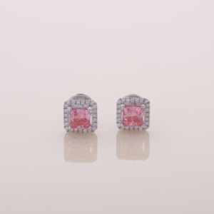 Boucles d'oreilles clous en or rose, jaune et blanc 14 carats avec diamant rose princesse de 1,51 ct cultivé en laboratoire et halo de diamants - Product Image 2