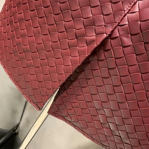 Falda de Cuero Spandex Personalizada de Alta Calidad para Mujer con Cinturón Bordado, el Mejor Diseño, Precio al por Mayor para Falda de Cuero de Moda - Product Image 2