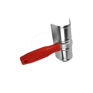 Peigne à poils chromé en acier avec manche en plastique, réutilisable, taille standard, pour usage vétérinaire, modèle Rizbro International - Product Image 1