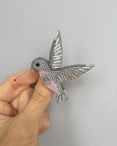 Broche Bordado a Mano de Primera Calidad con Adornos Artísticos para Prendas de Diseñador Exclusivas - Product Image 2