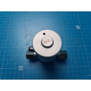 Vanne à diaphragme manuelle FUJIKIN 316L 021362 utilisée comme pièce détachée pour équipement semi-conducteur Legacy - Product Image 3