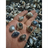 Vente en gros de pendentifs de mauvais œil Sulemani Style Feng Shui gravé amour pierre précieuse de guérison naturelle polie accessoire de mode