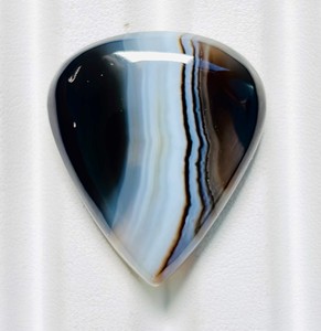 Cabochons d'agate naturelle noire à bandes, formes variées, faits à la main, vente en gros en vrac pour la fabrication de bijoux, directement de l'usine - Product Image 3