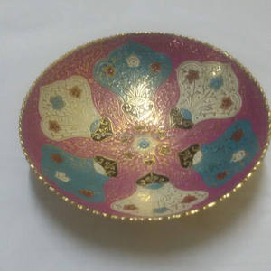 ชามเสิร์ฟแบบมินิมอลหรูหราเป็นมิตรกับสิ่งแวดล้อมสำหรับขายส่ง  ชามโลหะสีสันสดใสสลักลายนูนทองเหลืองแบบกำหนดเอง สำหรับใช้ในบ้าน โรงแรม ร้านอาหาร บนโต๊ะอาหาร - Product Image 5