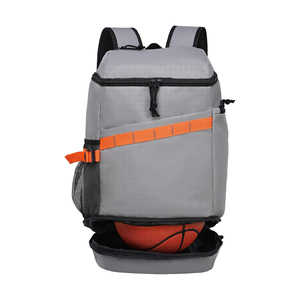 Sac à dos de sport gris chiné avec grande section en maille pour ballons, mousqueton frontal et doubles poches latérales pour athlètes - Product Image 2