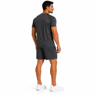 Ensemble de t-shirts sportifs à manches courtes gris foncé pour hommes, séchage rapide, en polyester tricoté, vêtements de sport d'été, shorts et baskets blanches inclus - Product Image 4
