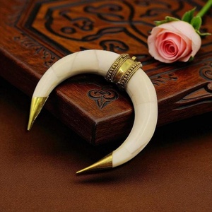Collar con Colgante de Hueso de Búfalo Hecho a Mano con Latón, Estilo Vikingo Medieval Tribal, Joyería Natural a Precio de Mayoreo Directo de Fábrica - Product Image 5