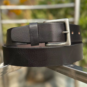Ceinture élégante pour homme en cuir de vache véritable fait main avec détail brodé et boucle en fer de style western, largeur 3,5 cm - Product Image 1
