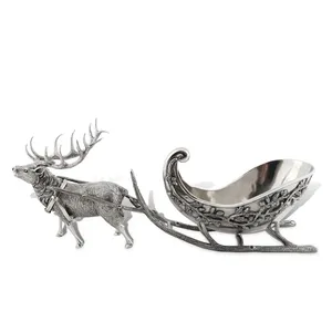 Bol en métal fait main, élégant et moderne, pour la décoration de la table basse du salon, avec décor en porcelaine renne et traîneau en métal - Product Image 2