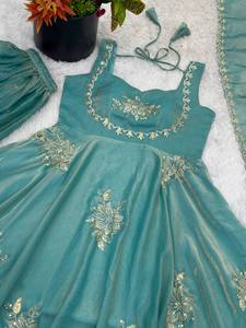 Robe en soie de créateur Fendy avec Sharara à jupe évasée de 7 mètres et Dupatta élégante – Ensemble de vêtements ethniques festifs - Product Image 4