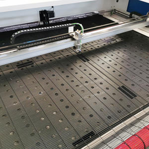 Machine de découpe laser CO2 automatique à positionnement visuel CCD pour convoyeur, modèle LM-1610, pour tissus et textiles par sublimation - Product Image 5