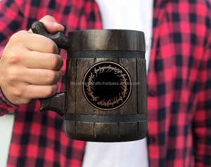 Nouvelle tasse à bière en bois gravée avec intérieur en acier inoxydable pour les amateurs de bière - Product Image 2