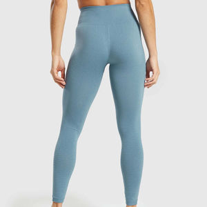 Leggings de yoga premium de alta elasticidad, transpirables, sin costuras, de cintura alta, con control de abdomen, para entrenamiento y ejercicio. - Product Image 3