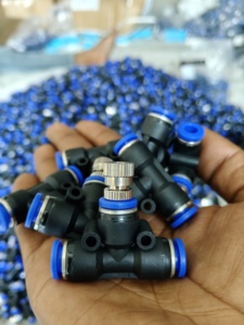 Boquilla de Nebulización Watersun de Acero Inoxidable de 6 mm con Conector en T para Sistema de Riego y Enfriamiento de Invernaderos - Product Image 5
