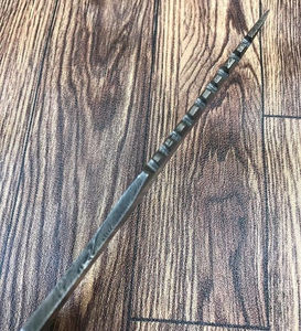 Cuchillo de hoja fija de acero inoxidable de grado industrial, hecho a mano y personalizable, con borde dentado, punta de clip, mango de madera de palisandro y cuerno de búfalo - Product Image 6