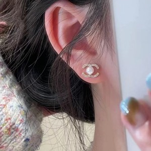 Pendientes de Perlas Francesas y Circonitas de Lujo para Mujer, Otoño-Invierno, Modelo Wenchi 36494, Elegantes y con un Toque de Temperamento - Product Image 2