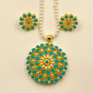 Conjunto de Collar y Pendientes de Turquesa RAY FINE ORNATES, Joyería Hecha a Mano con Perlas y Piedras Preciosas, Chapado en Oro sobre Latón, Certificado IGI, a la Moda - Product Image 3