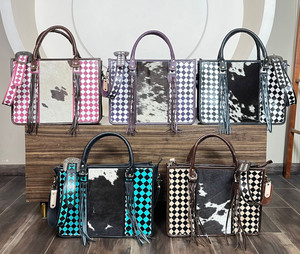 Sac fourre-tout en cuir de vachette de haute qualité, fait main, avec motif damier violet et blanc, sac à bandoulière à franges pour femmes - Product Image 4